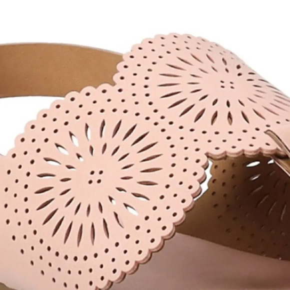 LC Conrad T-Strap Sandals size 9 - Picture 2 of 4